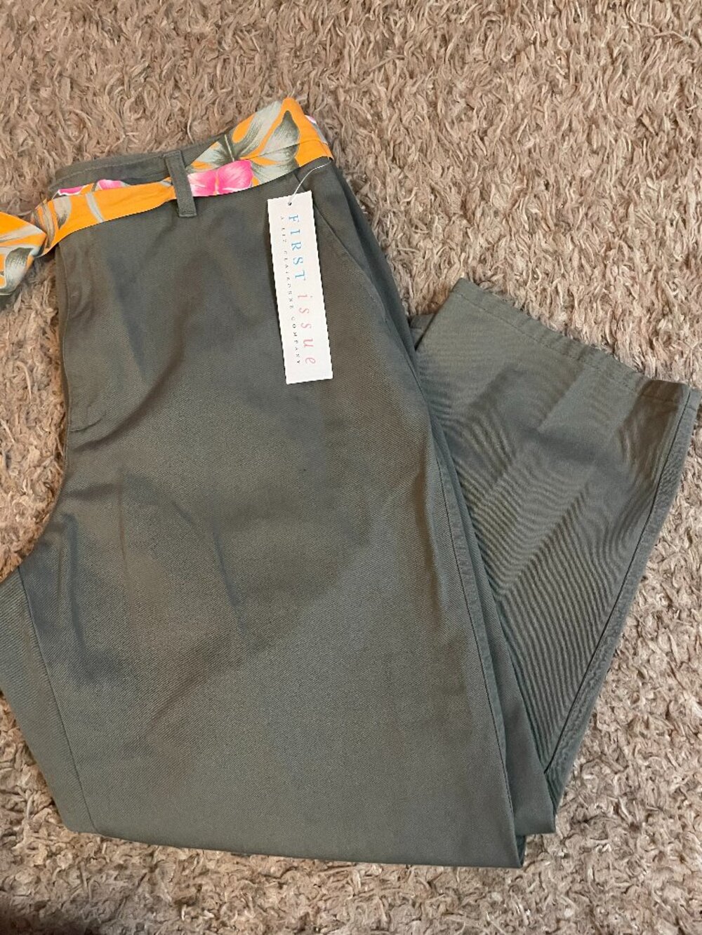 NWT First Issue Liz Claiborne ladies capri pants